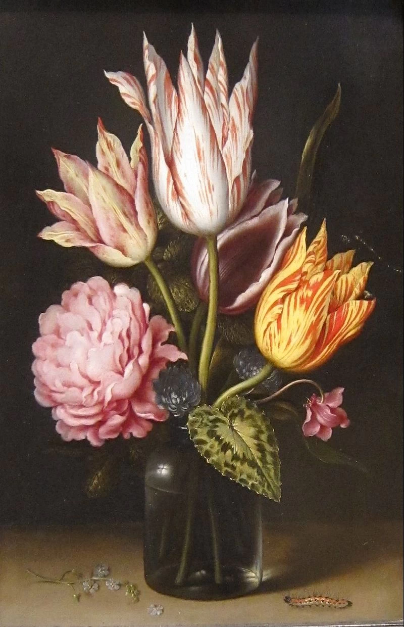 Natura morta con tulipani in un vaso di vetro 1